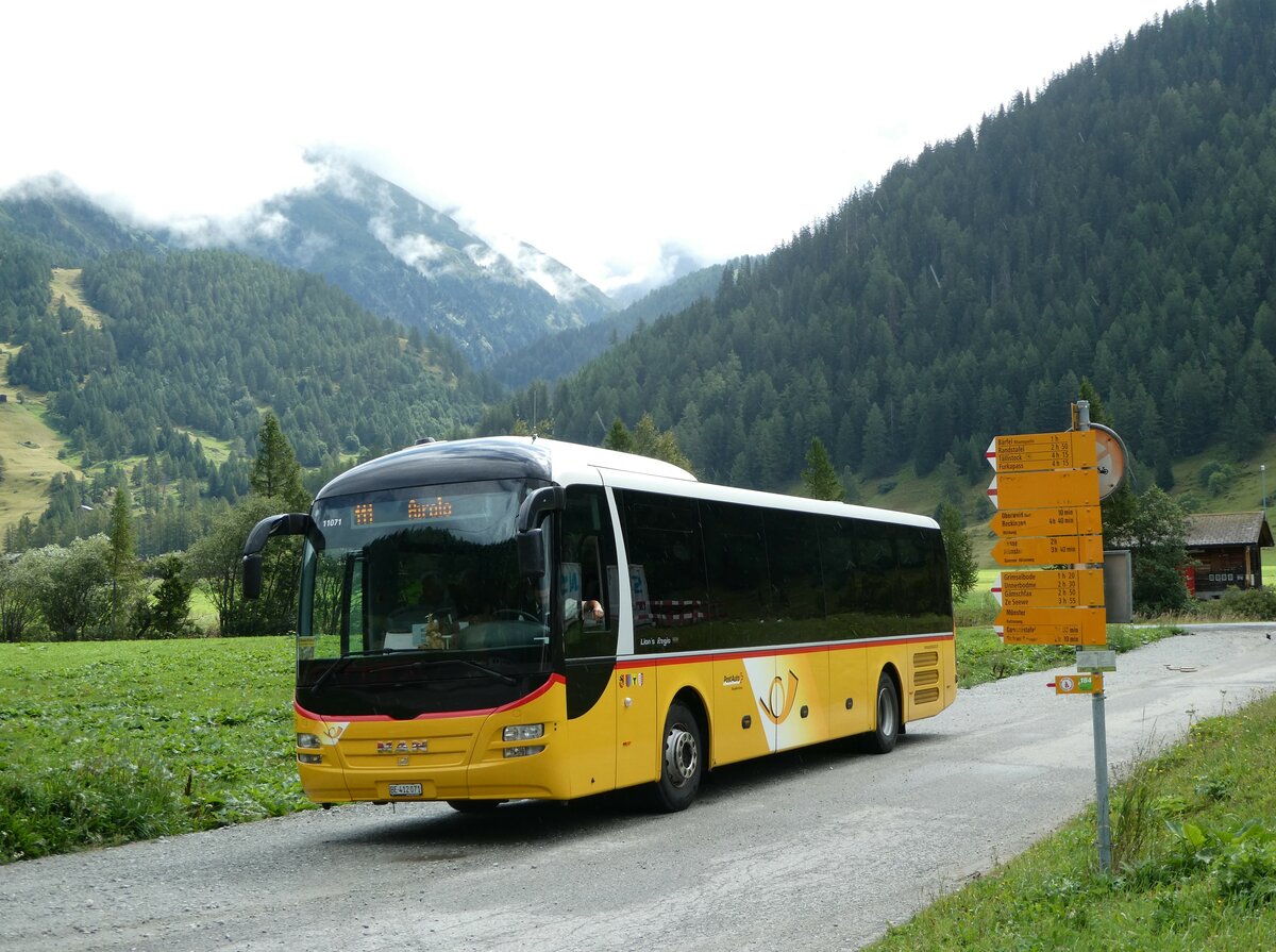 (253'001) - PostAuto Bern - Nr. 71/BE 412'071/PID 11'071 - MAN (ex PostAuto Zentralschweiz Nr. 20; ex Dillier, Sarnen Nr. 20) am 25. Juli 2023 beim Bahnhof Oberwald (prov. Haltestelle)