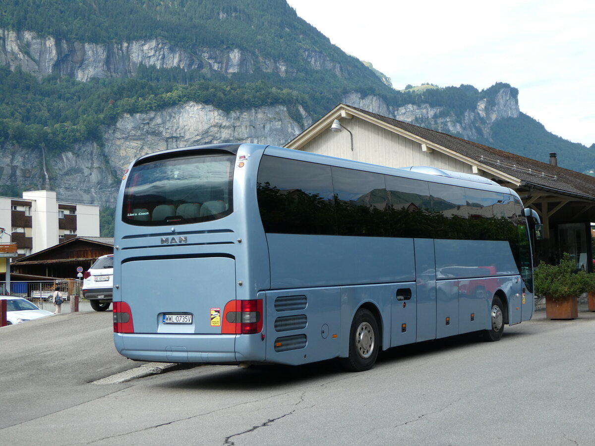 (253'114) - Aus Polen - ??? - WWL 0735V - MAN am 29. Juli 2023 beim Bahnhof Meiringen