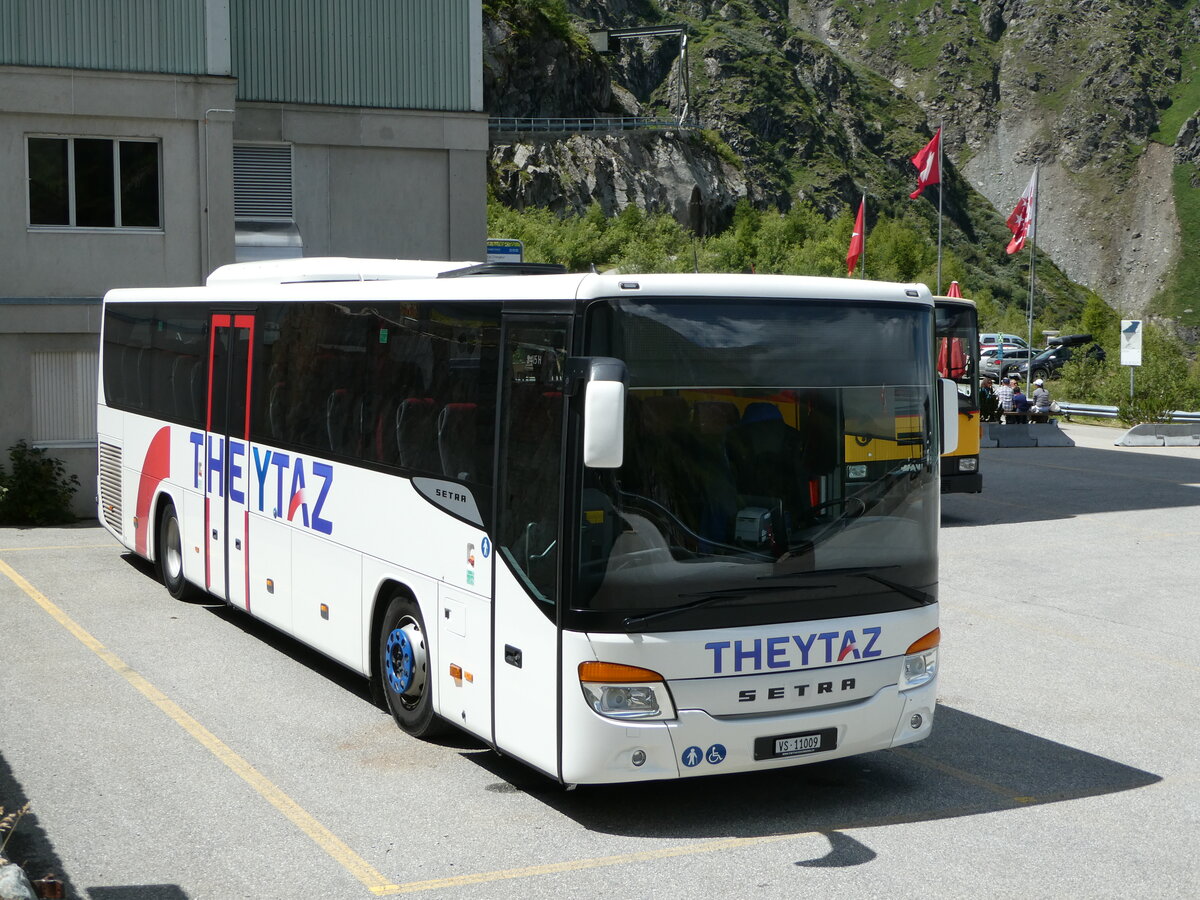 (253'218) - Theytaz, Sion - VS 11'009 - Setra am 30. Juli 2023 in Dixence, Le Chargeur