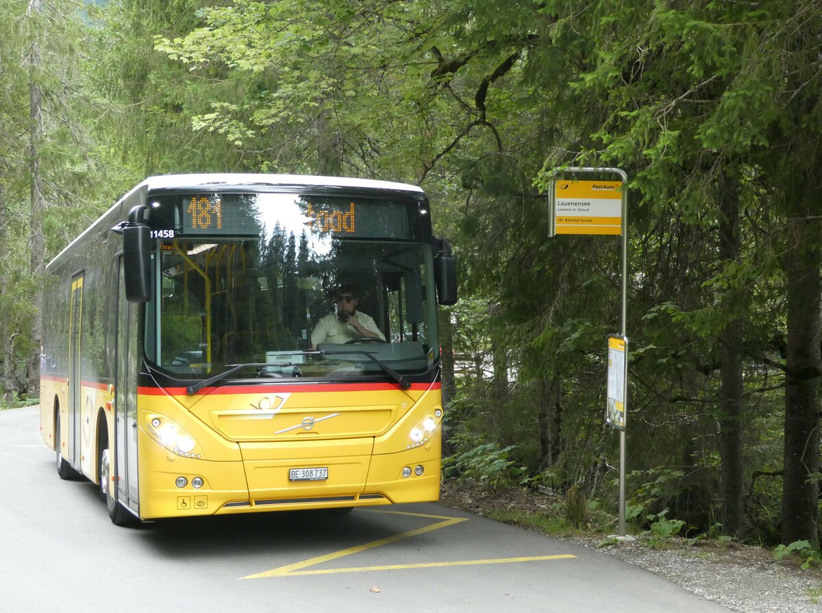 (254'247) - Kbli, Gstaad - BE 308'737/PID 11'458 - Volvo am 26. August 2023 in Lauenen, Lauenensee