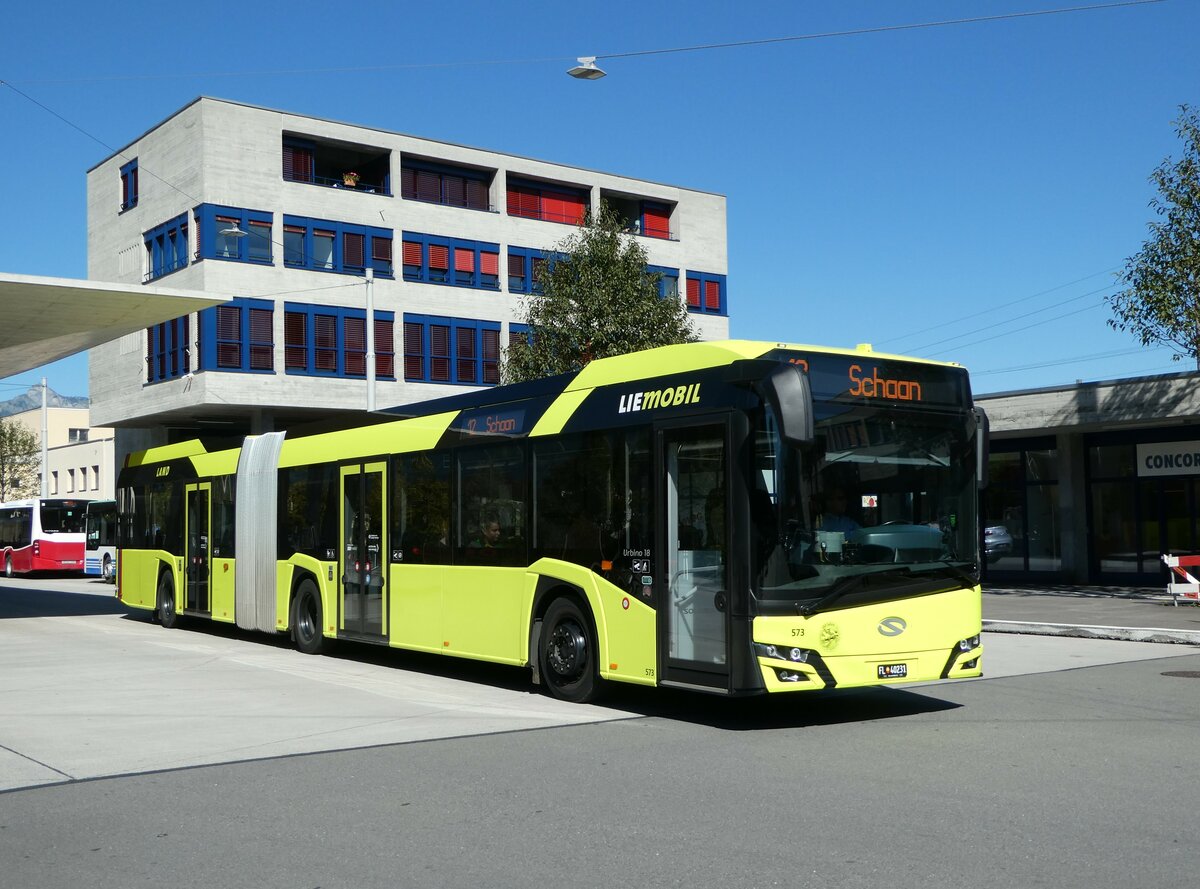 (255'602) - Aus Liechtenstein: BOS PS Anstalt, Vaduz - Nr. 573/FL 40'231 - Solaris am 26. September 2023 beim Bahnhof Buchs