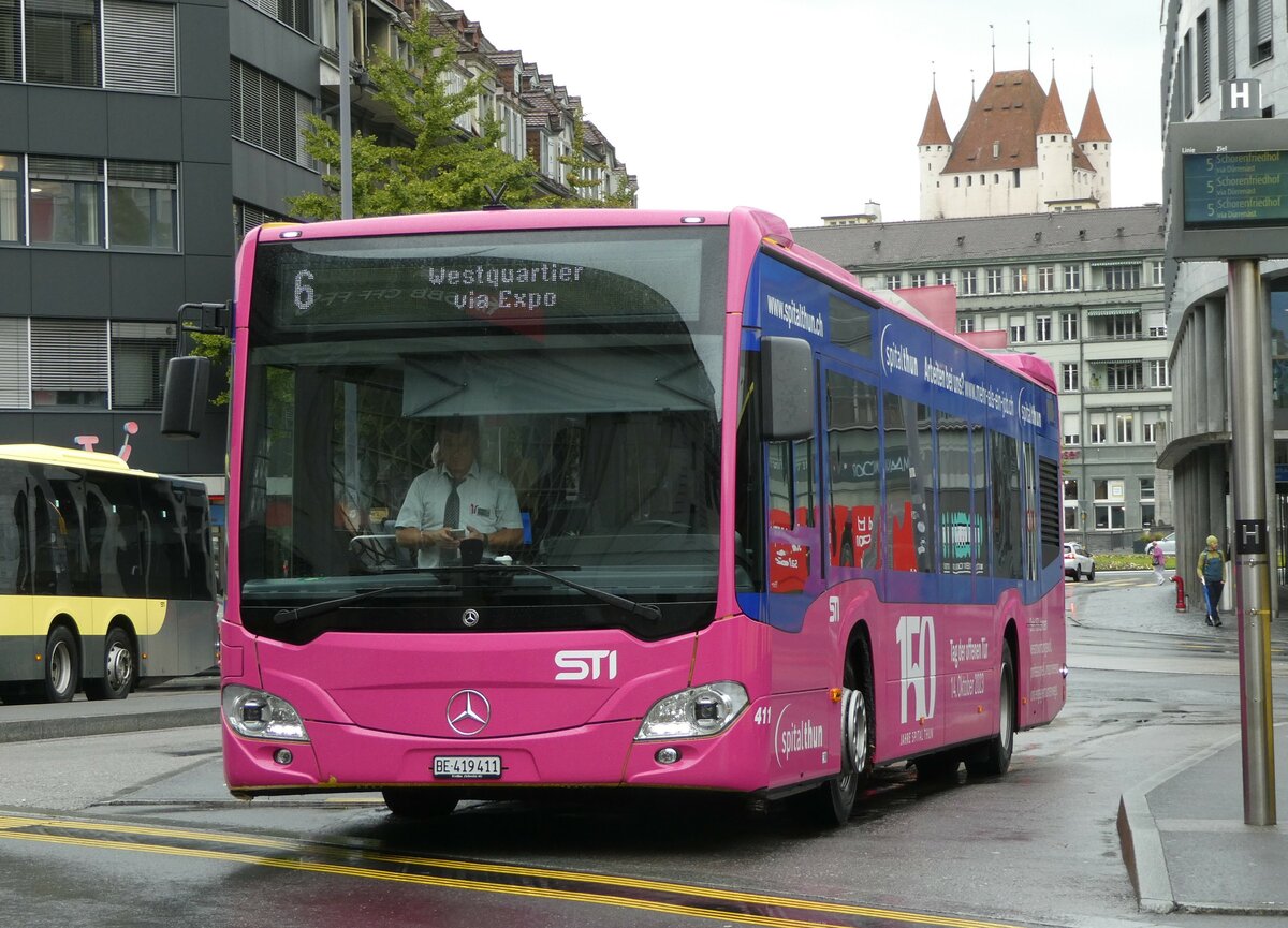 (256'205) - STI Thun - Nr. 411/BE 419'411 - Mercedes am 20. Oktober 2023 beim Bahnhof Thun