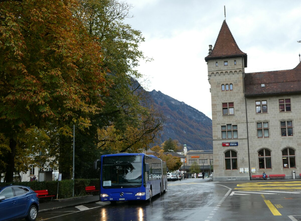 (256'587) - Domo, Glattbrugg - Nr. 5/SG 490'805 - Mercedes (ex VBZ Zrich Nr. 185; ex VZO Grningen Nr. 102) am 31. Oktober 2023 beim Bahnhof Glarus