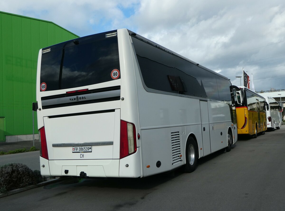 (256'702) - Interbus, Kerzers - FR 386'539 - Van Hool am 5. November 2023 in Kerzers, Interbus