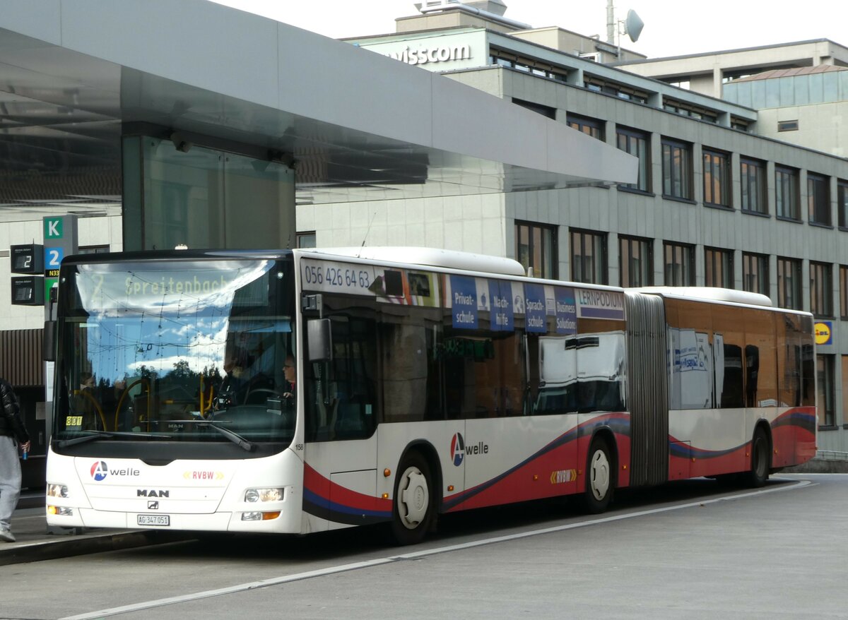 (256'768) - RVBW Wettingen - Nr. 158/AG 347'051 - MAN am 6. November 2023 beim Bahnhof Baden