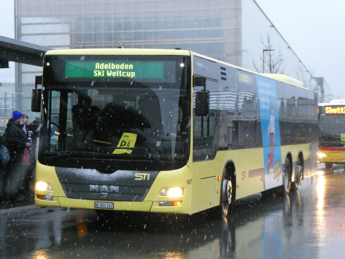 (258'184) - STI Thun - Nr. 147/BE 801'147 - MAN am 6. Januar 2024 beim Bahnhof Frutigen