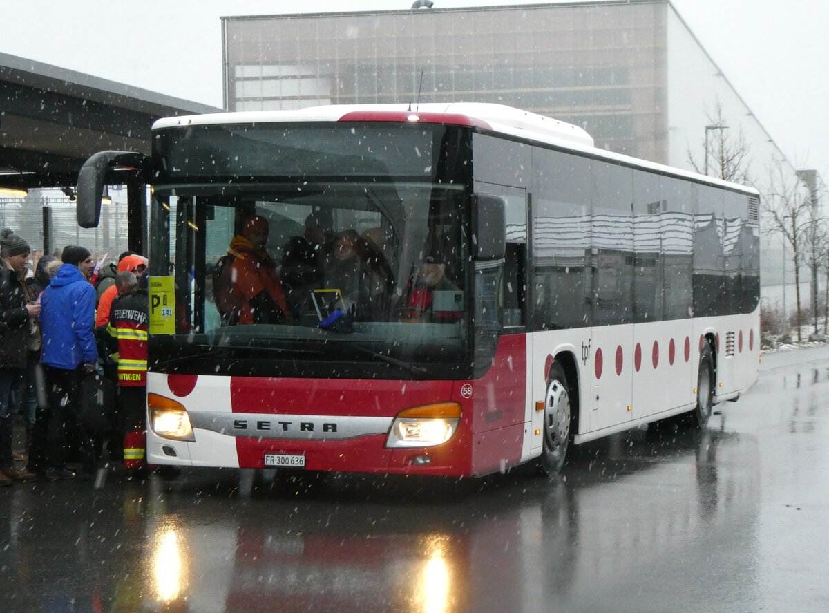 (258'200) - Wieland, Murten - Nr. 58/FR 300'636 - Setra am 6. Januar 2024 beim Bahnhof Frutigen