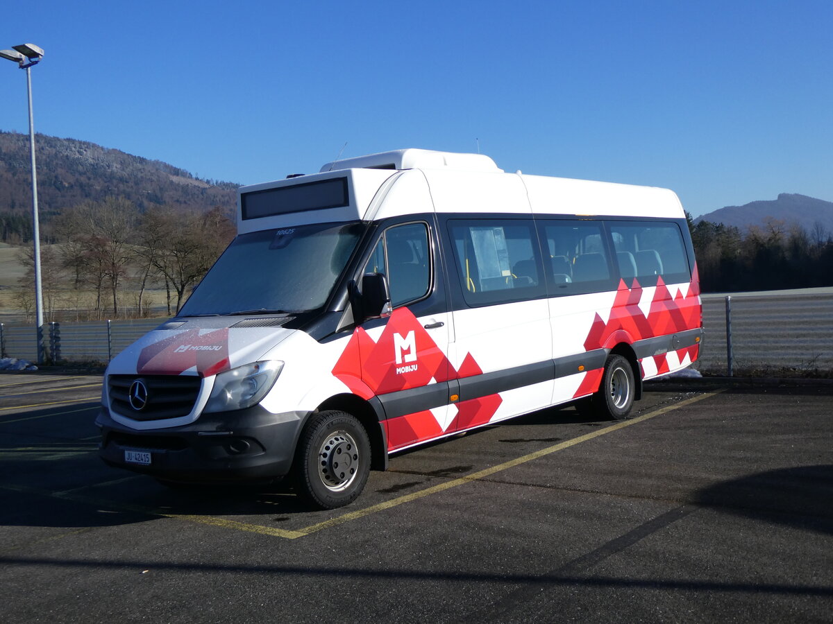 (258'763) - CarPostal Ouest - JU 42'415/PID 10'625 - Mercedes/VDL (ex JU 35'166; ex Odiet, Pleigne) am 20. Januar 2024 in Develier, Parkplatz