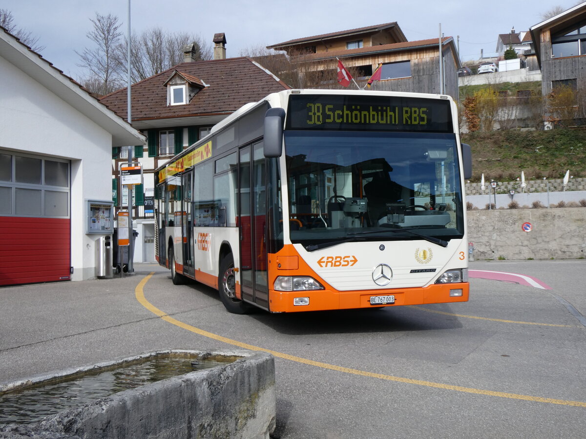 (260'004) - RBS Worblaufen - Nr. 3/BE 767'003 - Mercedes am 3. Mrz 2024 in Briswil, Brunnen