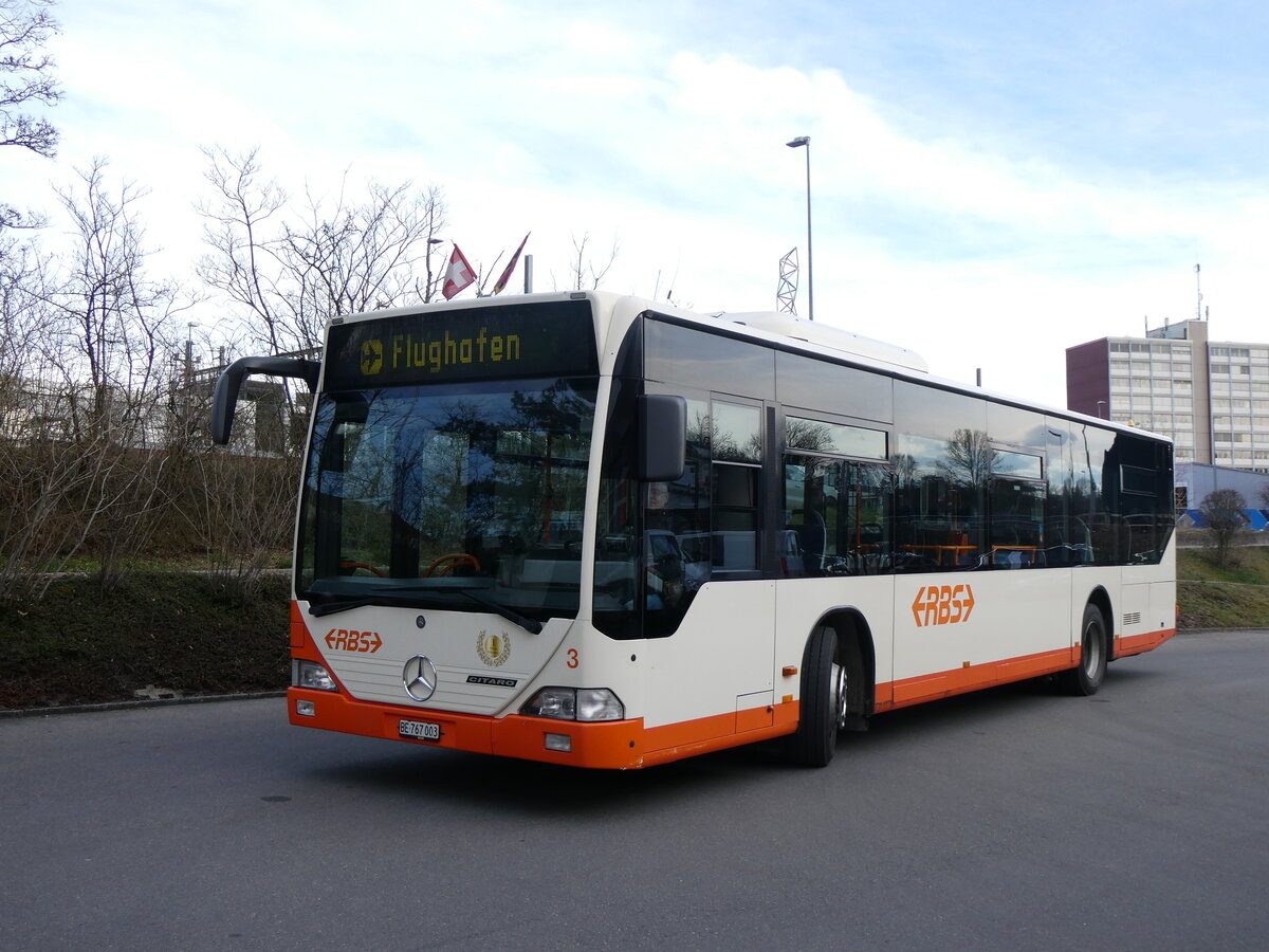 (260'089) - RBS Worblaufen - Nr. 3/BE 767'003 - Mercedes am 3. Mrz 2024 in Worblaufen, Garage (mit Zielanzeige: Flughafen)