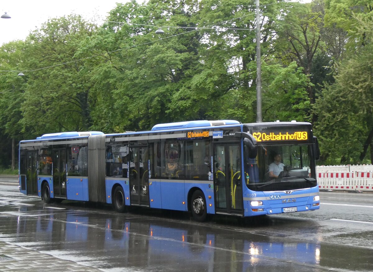 (261'440) - Baumann, Mnchen - Nr. 9103/M-JJ 1733 - MAN am 15. April 2024 in Mnchen, Sendlinger Tor