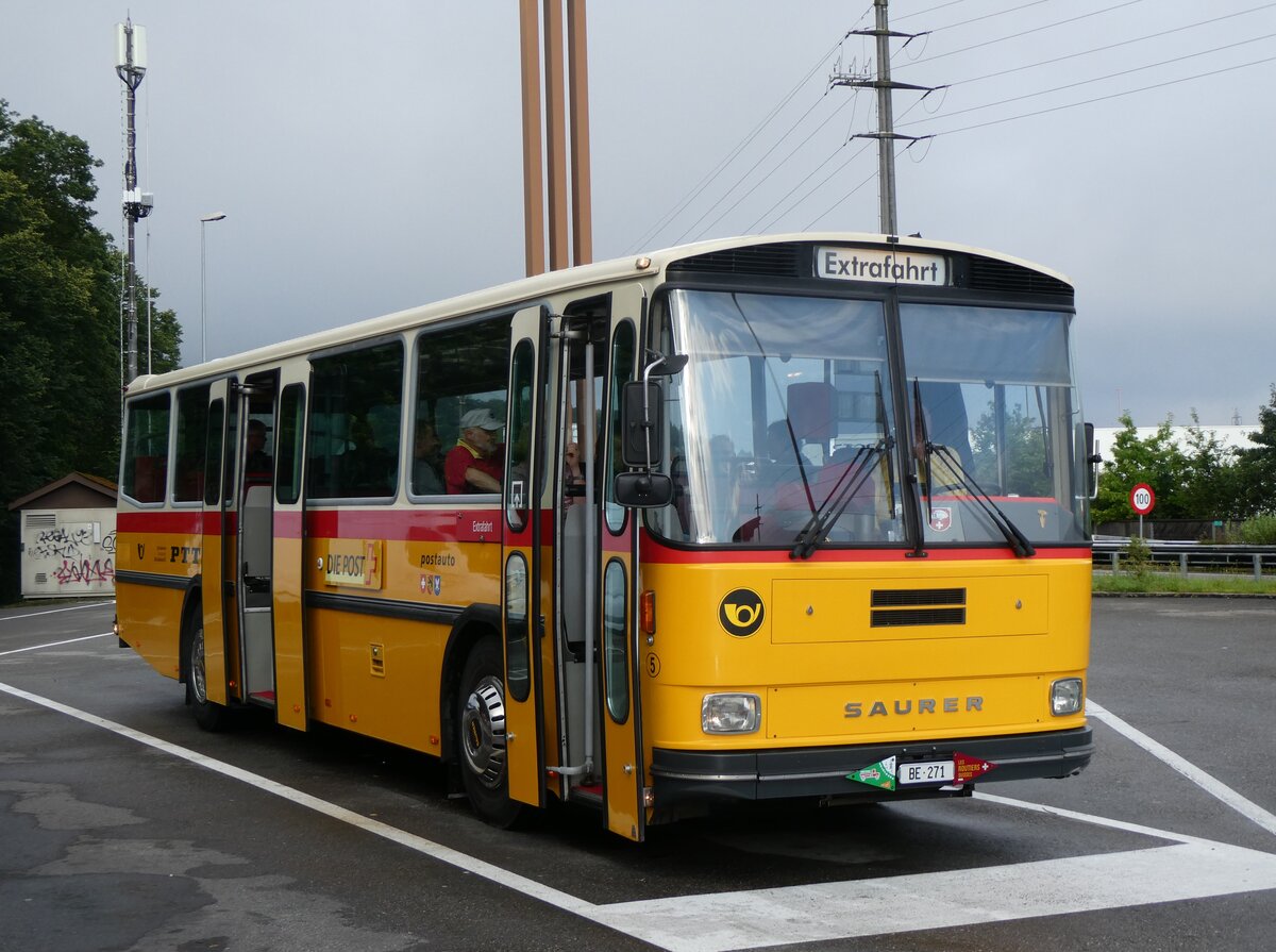 (263'854) - Bachmann, Niedernz - Nr. 5/BE 271 - Saurer/Tscher (ex Wthrich, Ursenbach; ex Schrch, Gutenburg Nr. 5; ex Engeloch, Riggisberg Nr. 5/PID 3309; ex P 25'668) am 22. Juni 2024 in Klliken, Raststtte