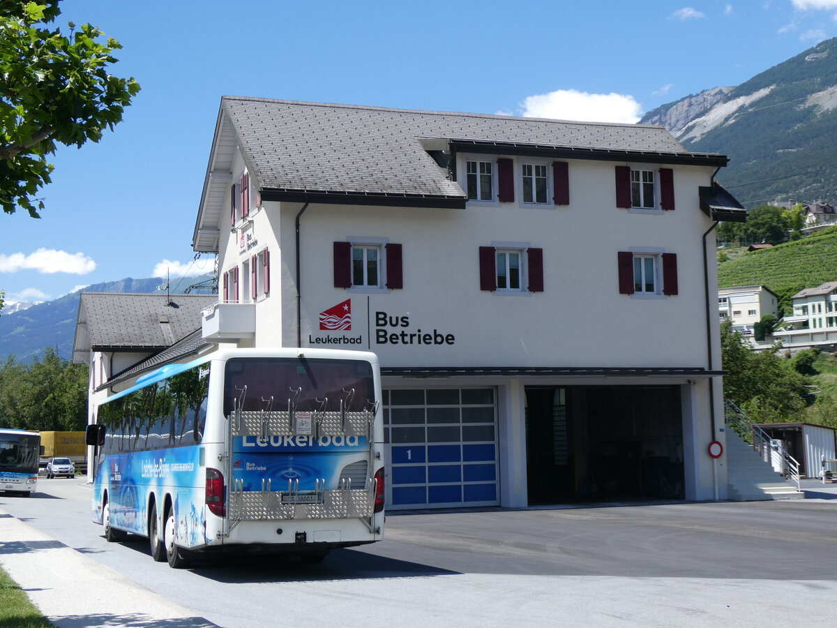 (264'000) - LBB Susten - Nr. 1/VS 38'001 - Setra am 24. Juni 2024 in Leuk, Garage