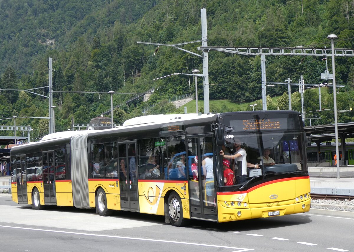 (264'106) - PostAuto Bern - Nr. 10'309/BE 820'681/PID 10'309 - Solaris (ex Nr. 681) am 29. Juni 2024 beim Bahnhof Interlaken Ost