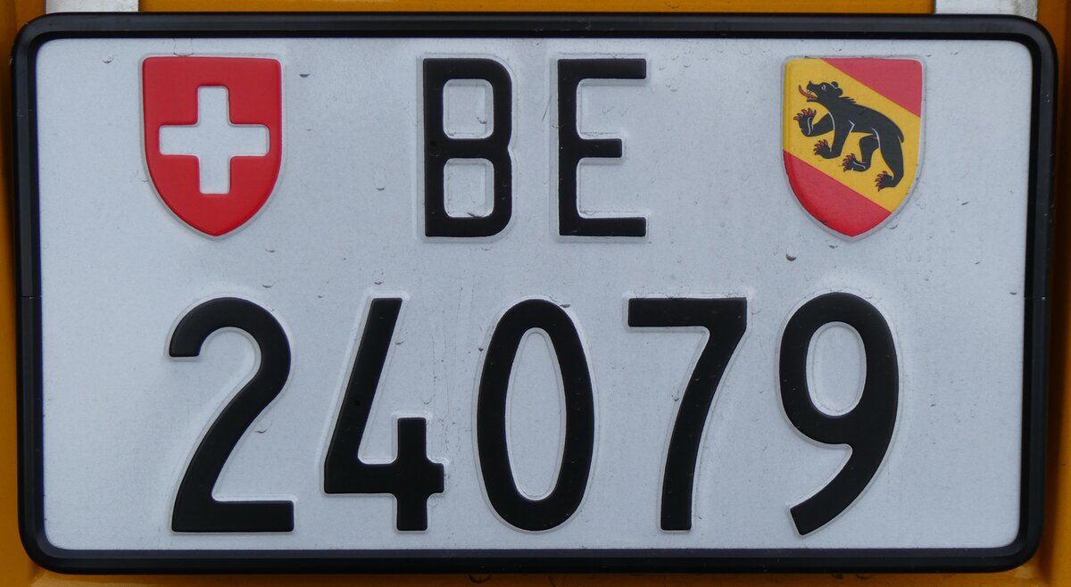 (267'422) - Nummernschild - BE 24'079 - am 22. September 2024 in Merligen, Beatenbucht