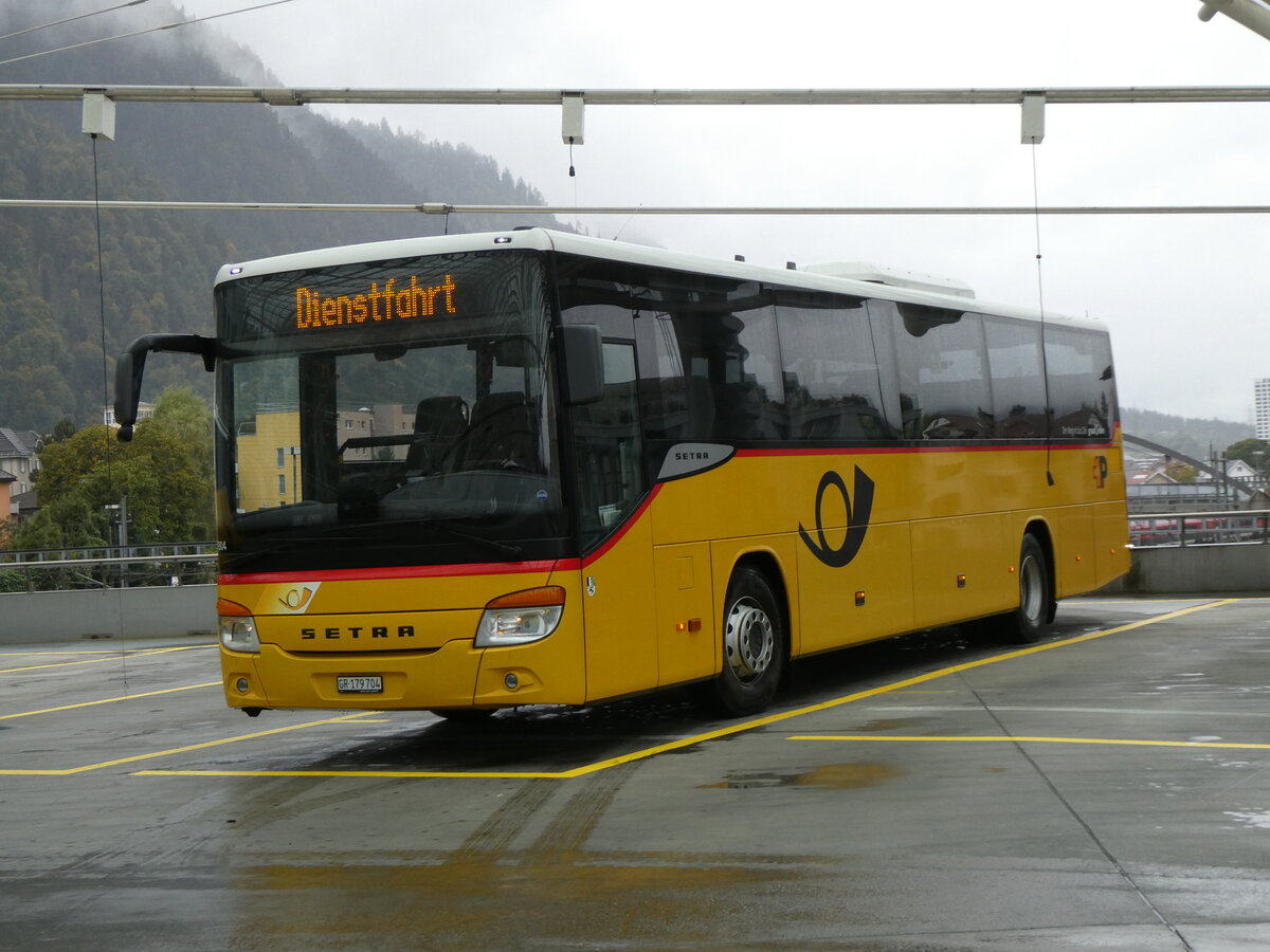 (267'901) - PostAuto Graubnden - GR 179'704/PID 11'304 - Setra am 8. Oktober 2024 in Chur, Postautostation