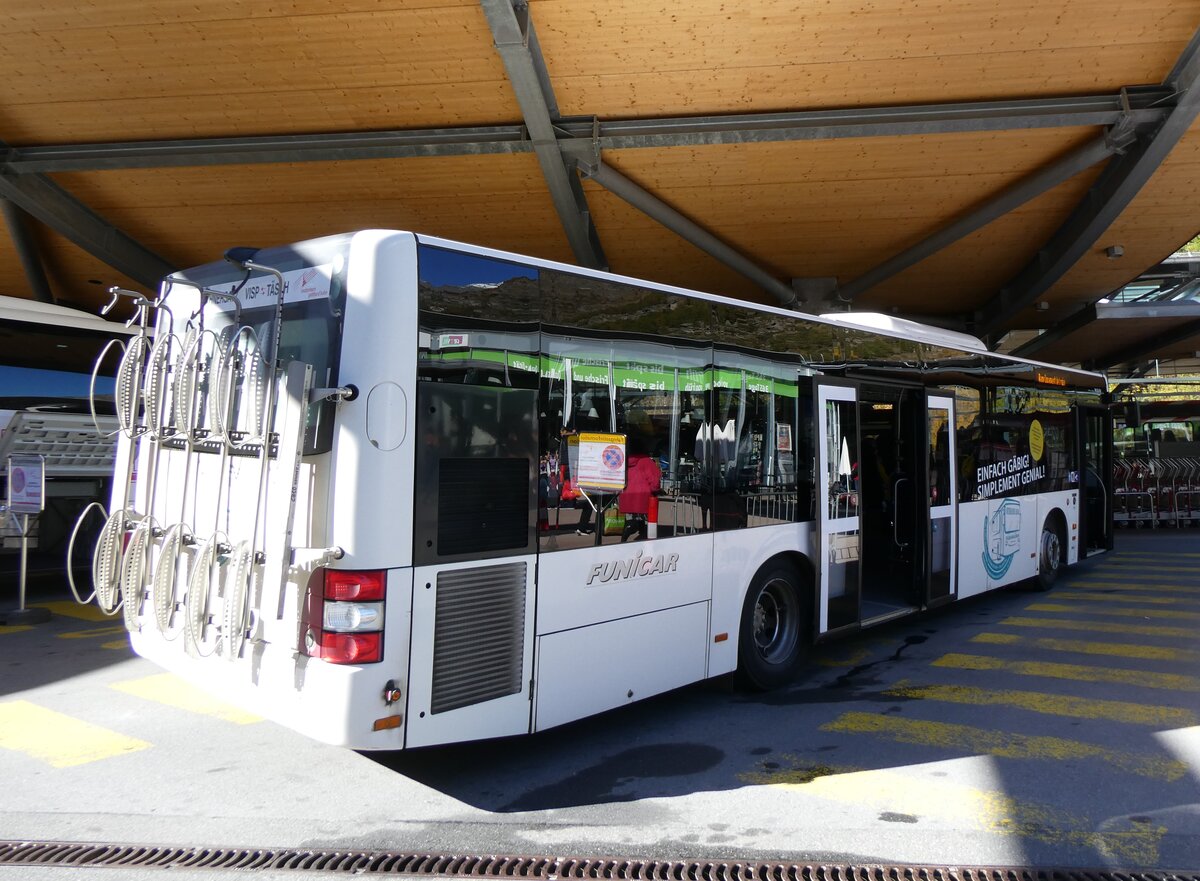 (268'335) - Funi-Car, Biel - Nr. 24/BE 708'024 - MAN am 21. Oktober 2024 beim Bahnhof Tsch