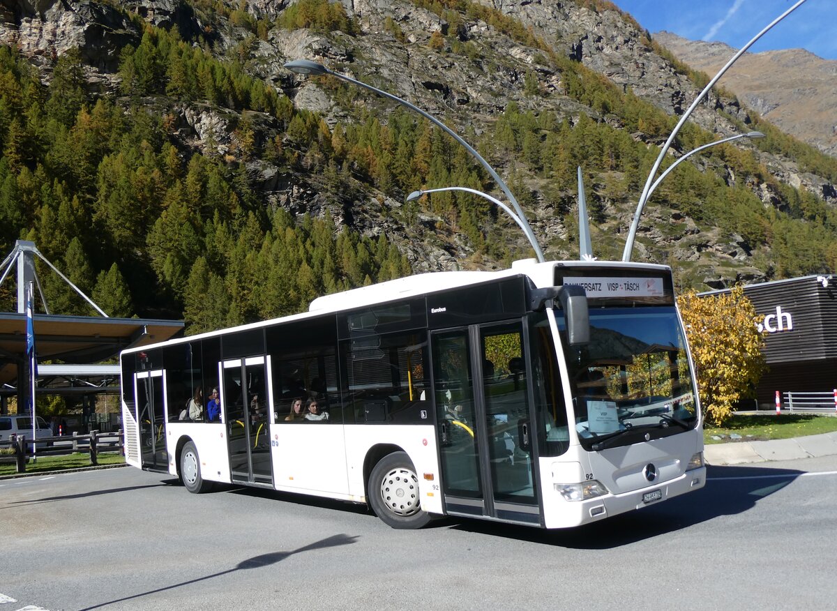 (268'351) - Welti-Furrer, Bassersdorf - Nr. 92/ZH 953'709 - Mercedes am 21. Oktober 2024 beim Bahnhof Tsch