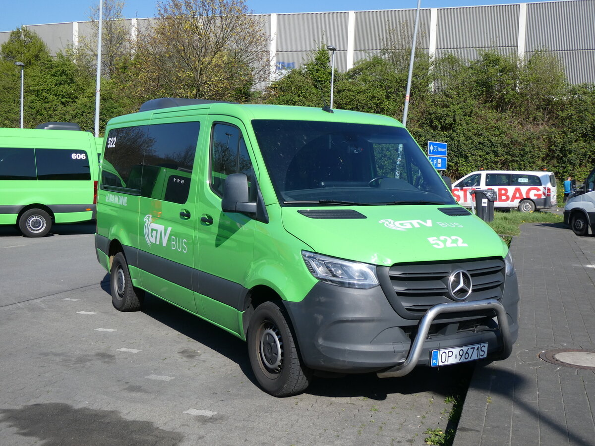 (273'542) - Aus Polen: GTV Bus, Ozimek - Nr. 522/OP 9671S - Mercedes am 3. April 2025 in Bottrop, Raststtte