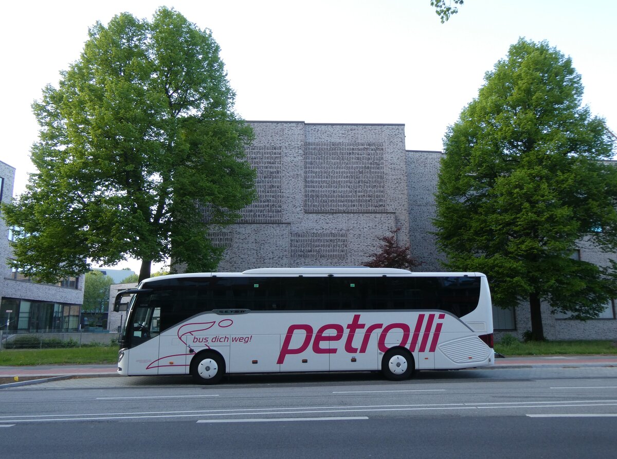 (275'244) - Petrolli, Niedereschach - VS-PR 4400 - Setra am 8. Mai 2025 in Hamburg, Eiffestrasse