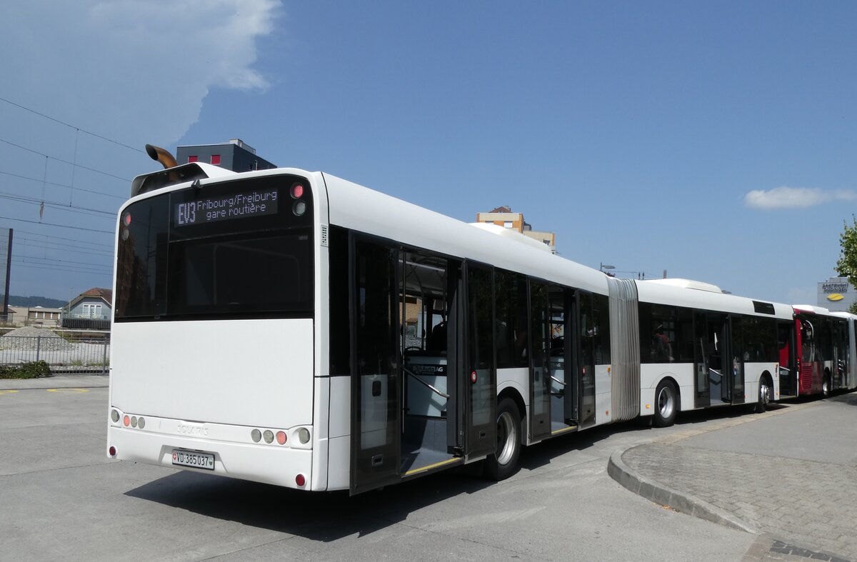 (278'905) - Overney, Vevey - VD 385'037 - Solaris (ex AAGR Rothenburg) am 15. August 2025 beim Bahnhof Ddingen