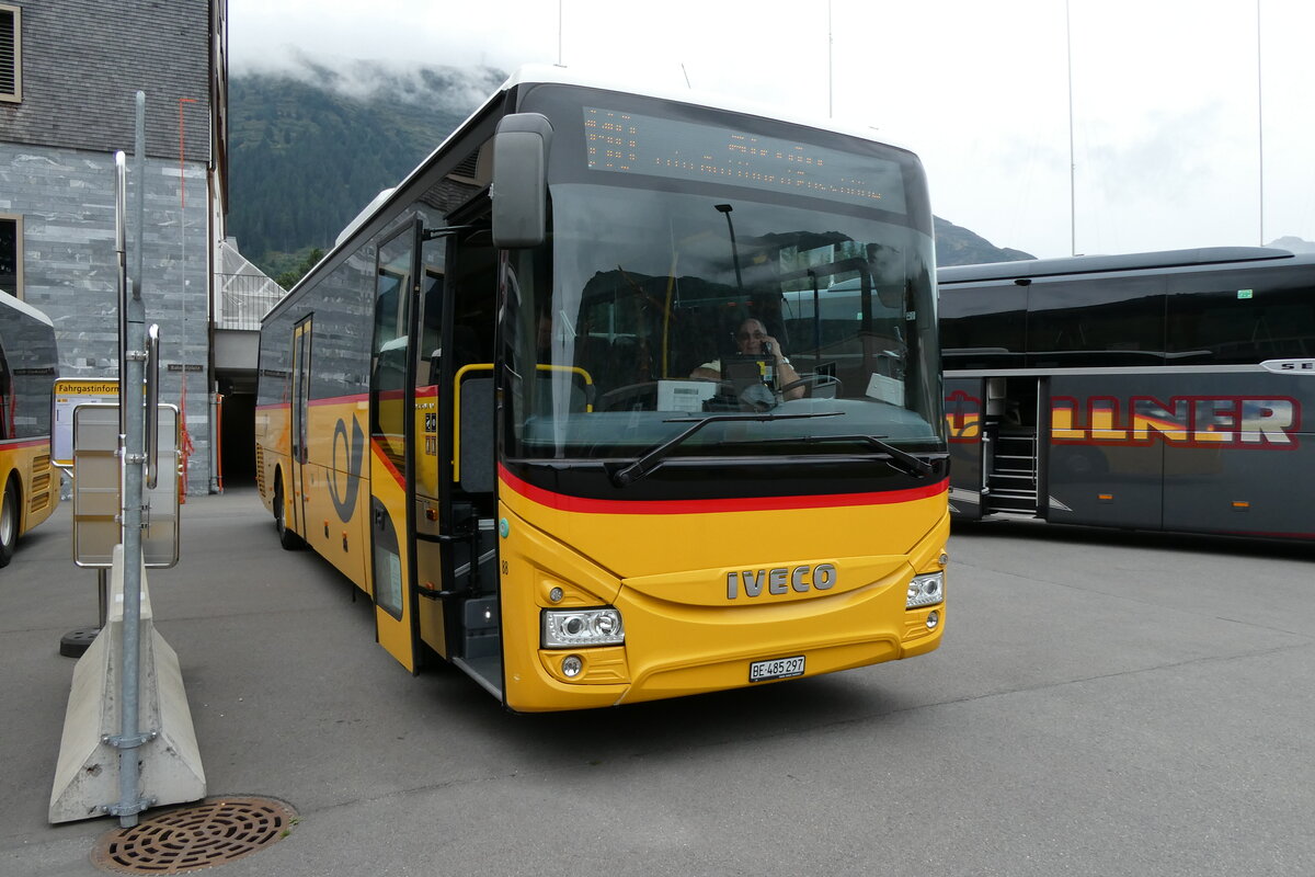 (280'059) - PostAuto Bern - Nr. 88/BE 485'297/PID 10'953 - Iveco am 8. September 2025 in Andermatt, Bahnhofplatz