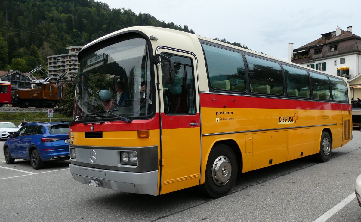 (280'086) - Buzzi, Bern - BE 910'789 - Mercedes (ex Mattli, Wassen/PID 2295) am 8. September 2025 in Ilanz, Hotel Rtia