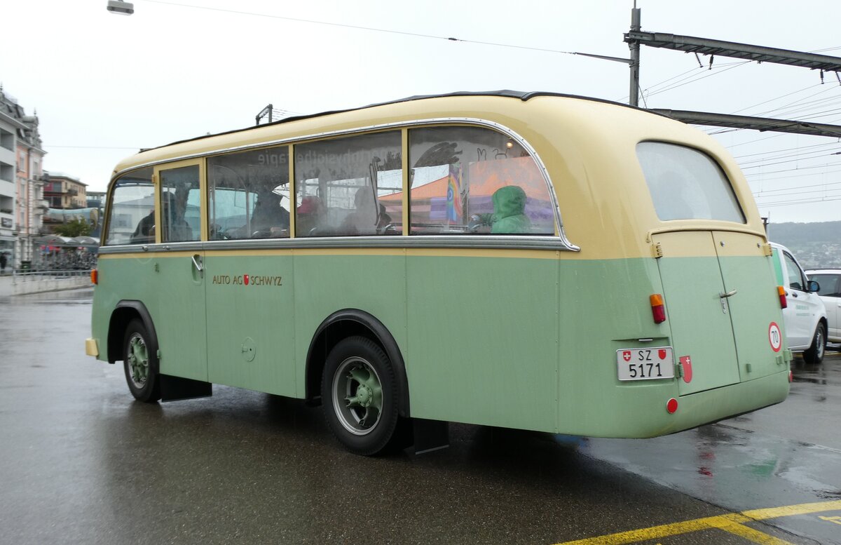 (280'701) - AAGS Schwyz - Nr. 1/SZ 5171 - Saurer/Geser (ex Nr. 9; ex Nr. 17; ex Nr. 9; ex Nr. 1) am 27. September 2025 beim Bahnhof Wdenswil