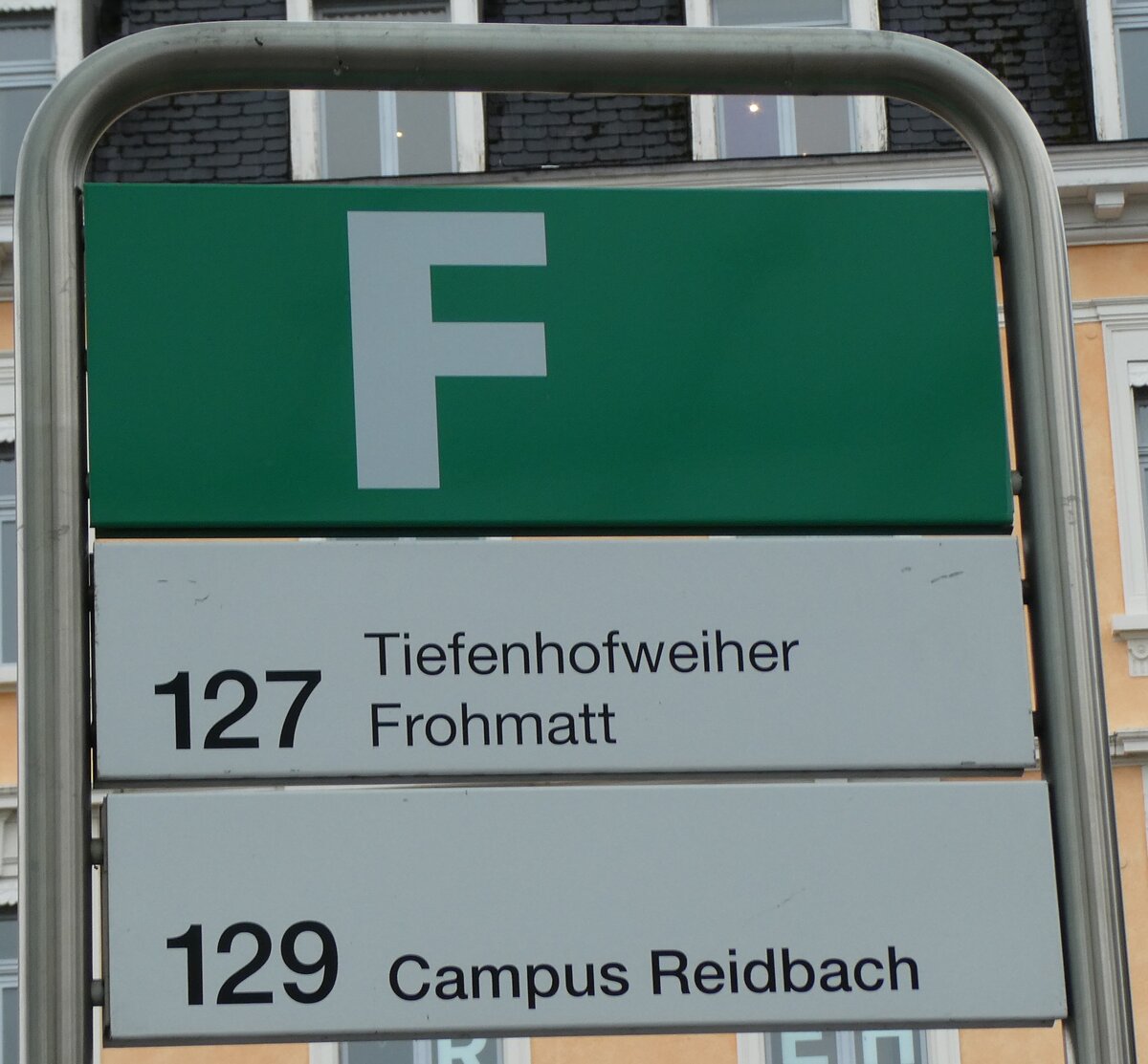 (280'727) - AHW-Haltestellenschild - Wdenswil, Bahnhof - am 27. September 2025