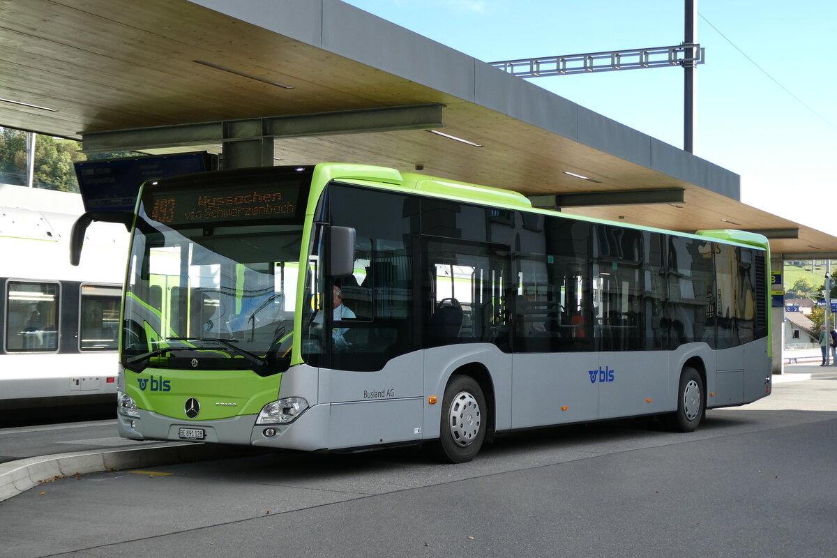 (280'943) - Busland, Burgdorf - Nr. 128/BE 891'128 - Mercedes am 4. Oktober 2025 beim Bahnhof Huttwil