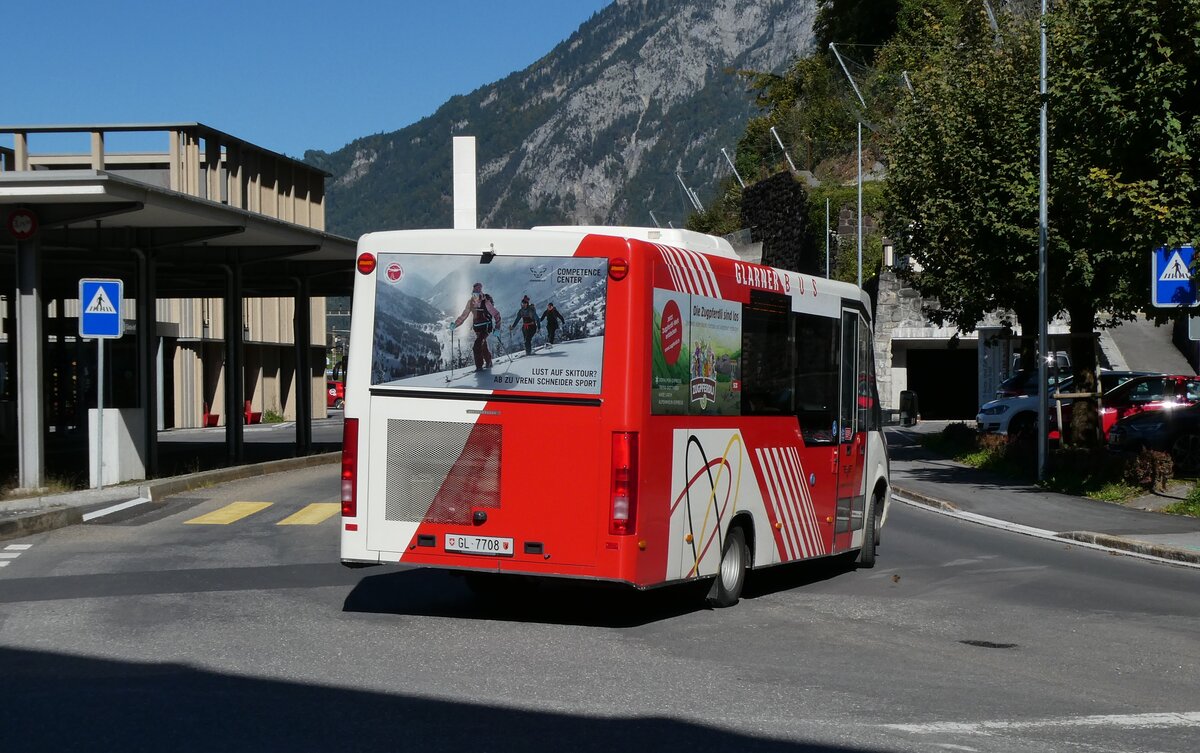 (281'060) - AS Engi - Nr. 8/GL 7708 - Mercedes/Kutsenits am 7. Oktober 2025 beim Bahnhof Schwanden