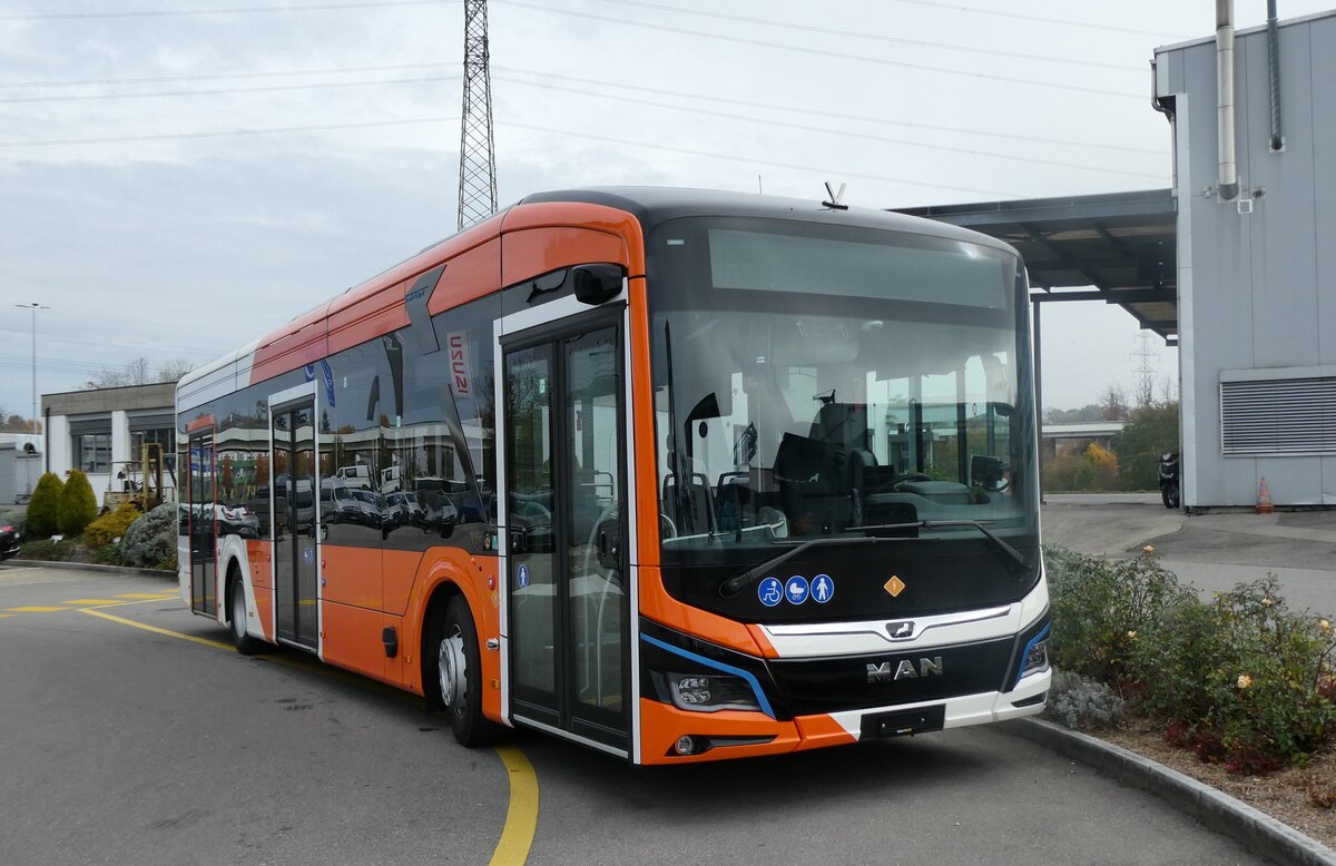 (282'008) - Gen�ve-Tours, Gen�ve - eMAN am 1. November 2025 in Kerzers, Interbus