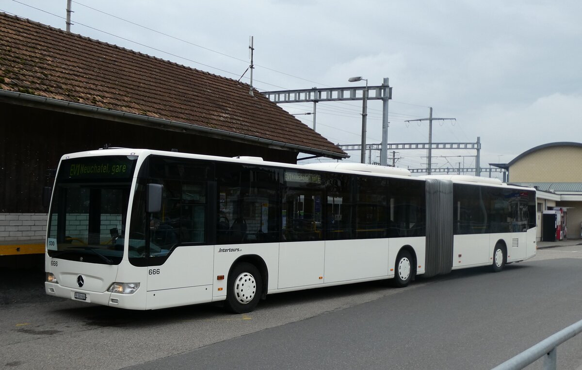 (282'033) - Intertours, Domdidier - Nr. 666/FR 300'666 - Mercedes (ex STI Thun Nr. 136) am 1. November 2025 beim Bahnhof Ins