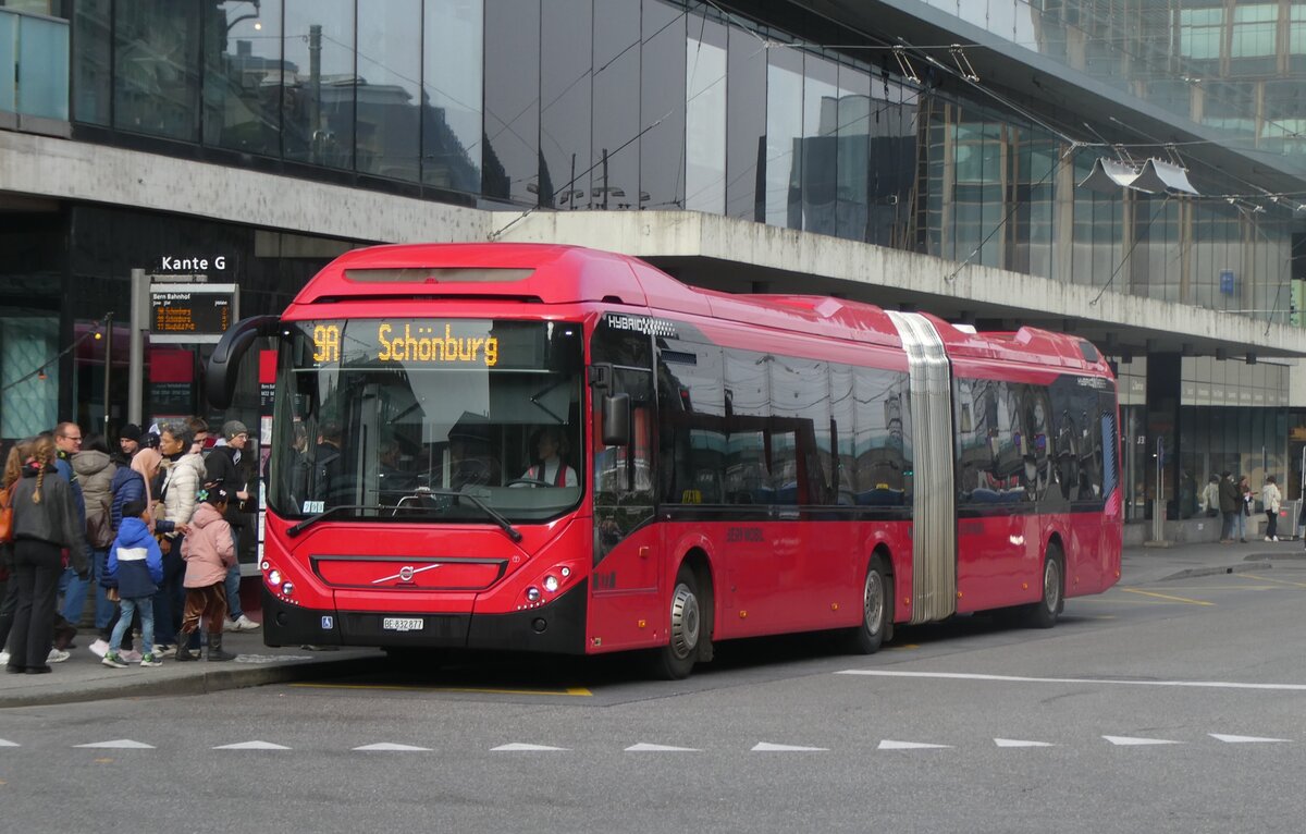 (282'160) - Bernmobil, Bern - Nr. 877/BE 832'877 - Volvo am 8. November 2025 beim Bahnhof Bern