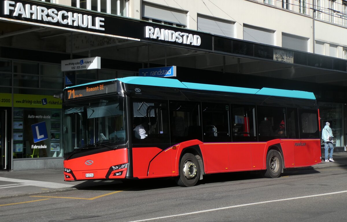 (282'366) - Funi-Car, Biel - Nr. 4/BE 107'904 - Solaris am 13. November 2025 beim Bahnhof Biel