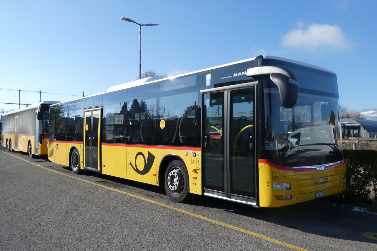 (282'519) - CarPostal Ouest - VD 607'268/PID 10'385 - MAN (ex JU 52'241; ex Nr. 60) am 22. November 2025 in Yverdon, Garage