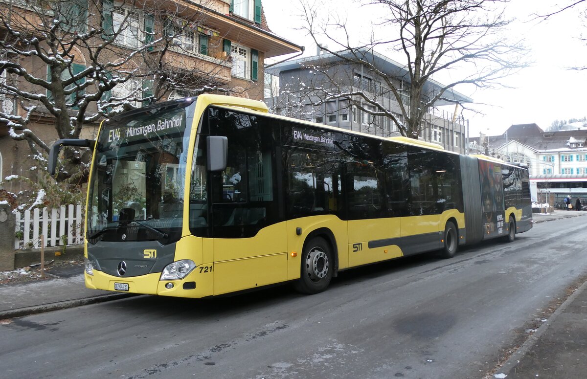 (282'542) - STI Thun - Nr. 721/BE 904'721 - Mercedes am 23. November 2025 beim Bahnhof Thun (Kante X)