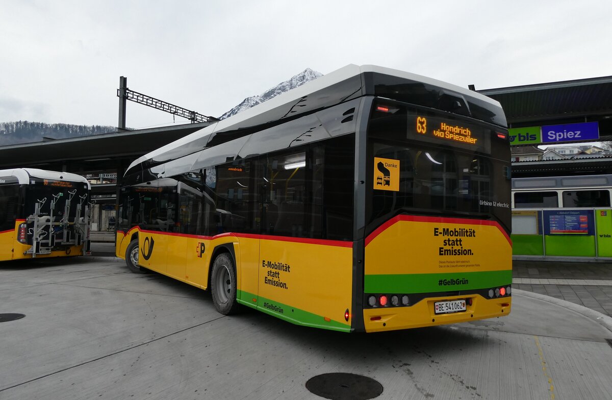 (283'224) - PostAuto Bern - BE 541'062/PID 12'352 - eSolaris am 16. Dezember 2025 beim Bahnhof Spiez