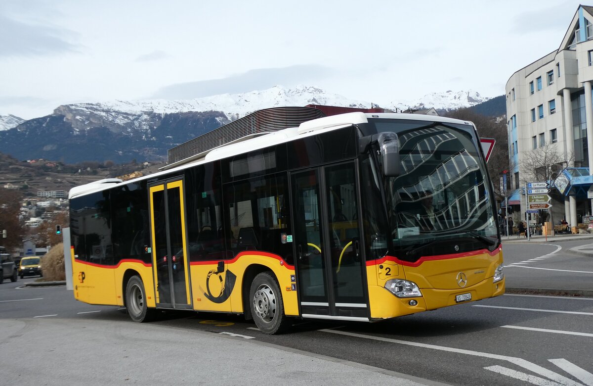 (283'461) - Lathion, Sion - Nr. 2/VS 70'848/PID 11'996 - Mercedes am 23. Dezember 2025 beim Bahnhof Sion