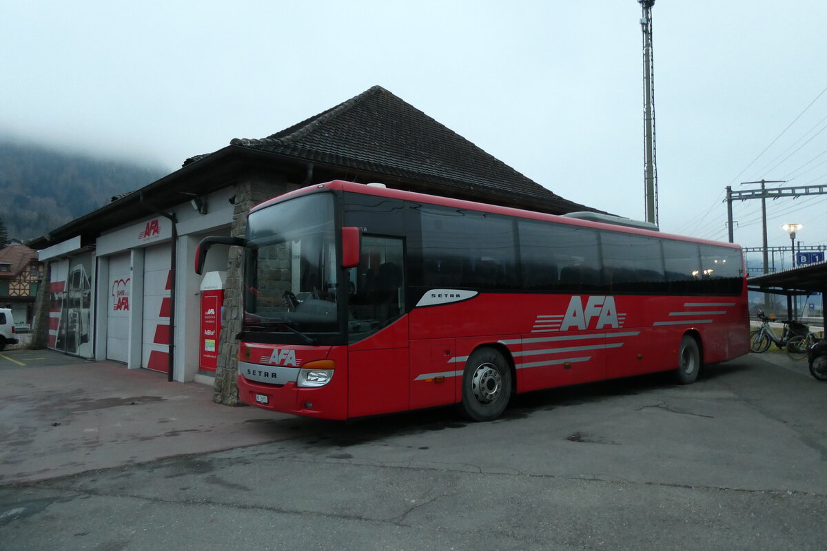 (283'496) - AFA Adelboden - Nr. 24/BE 26'701 - Setra am 25. Dezember 2025 beim Bahnhof Frutigen