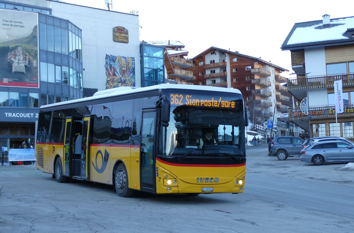 (283'569) - Lathion, Sion - Nr. 7/VS 383'833/PID 11'999 - Iveco am 30. Dezember 2025 in Haute-Nendaz, T�l�cabine