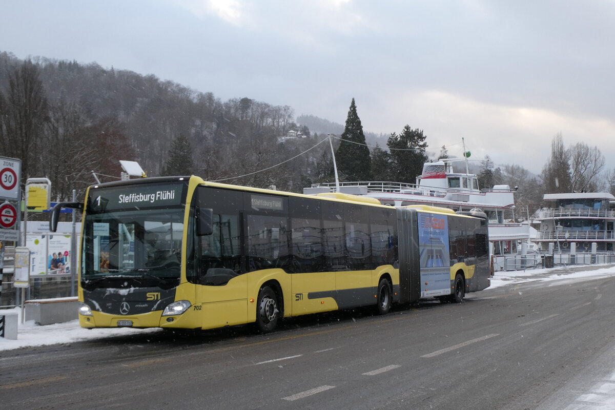 (283'689) - STI Thun - Nr. 702/BE 555'702 - Mercedes am 3. Januar 2026 beim Bahnhof Thun