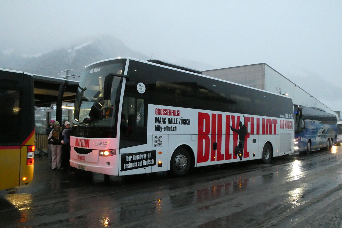 (283'799) - Gast, Utzenstorf - BE 41'755 - Van Hool am 10. Januar 2026 beim Bahnhof Frutigen