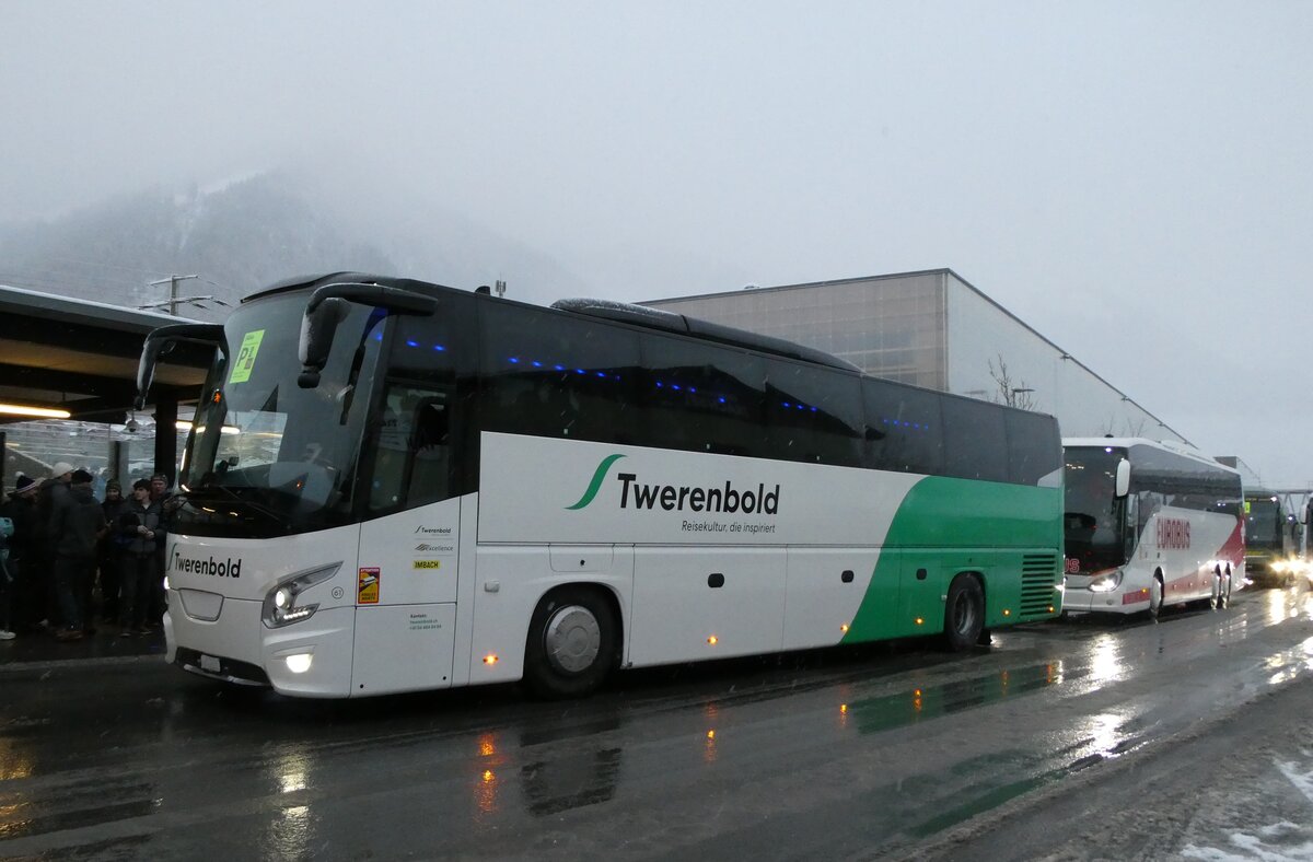(283'803) - Twerenbold, Baden - Nr. 61/AG 8813 - VDL am 10. Januar 2026 beim Bahnhof Frutigen