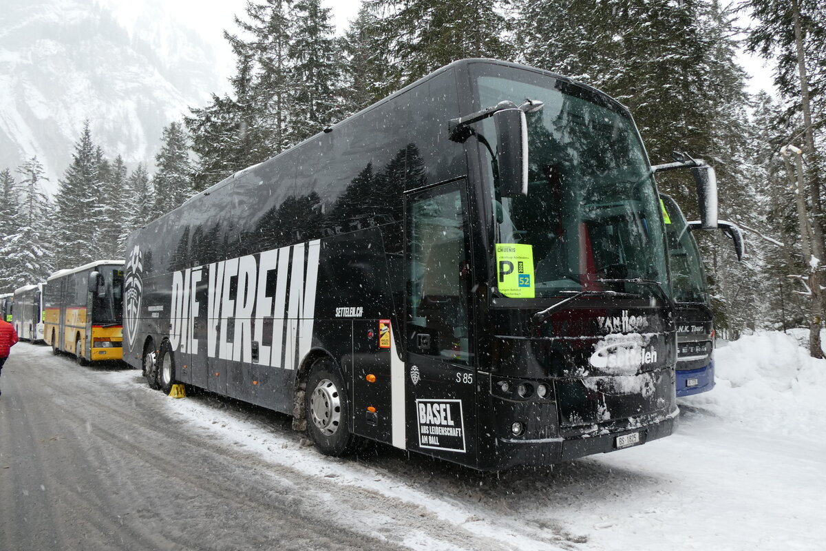 (283'892) - Settelen, Basel - Nr. S85/BS 1825 . Van Hool am 10. Januar 2026 in Adelboden, Unter dem Birg