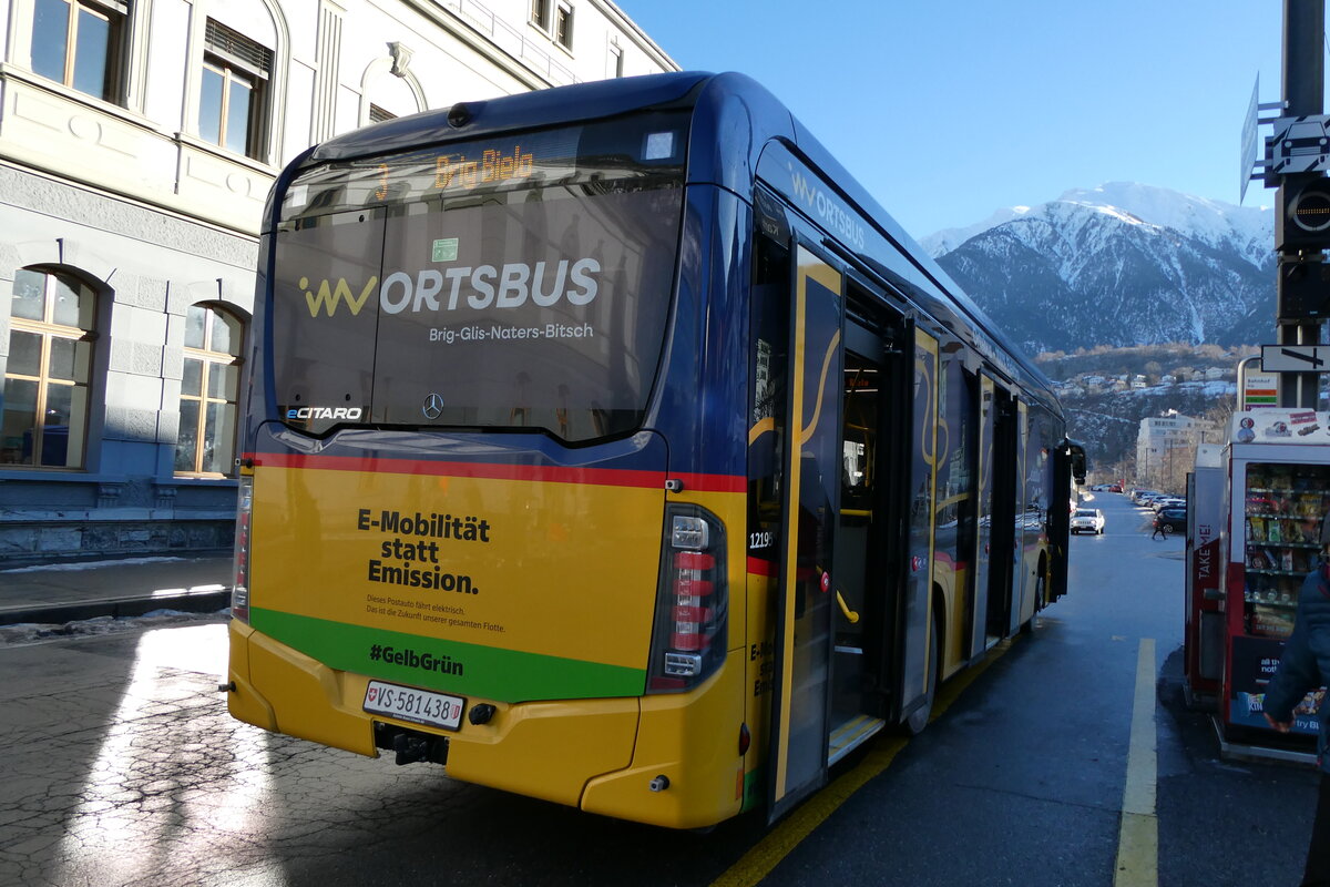 (284'164) - PostAuto Wallis - VS 581'438/PID 12'195 - eMercedes am 15. Januar 2026 beim Bahnhof Brig