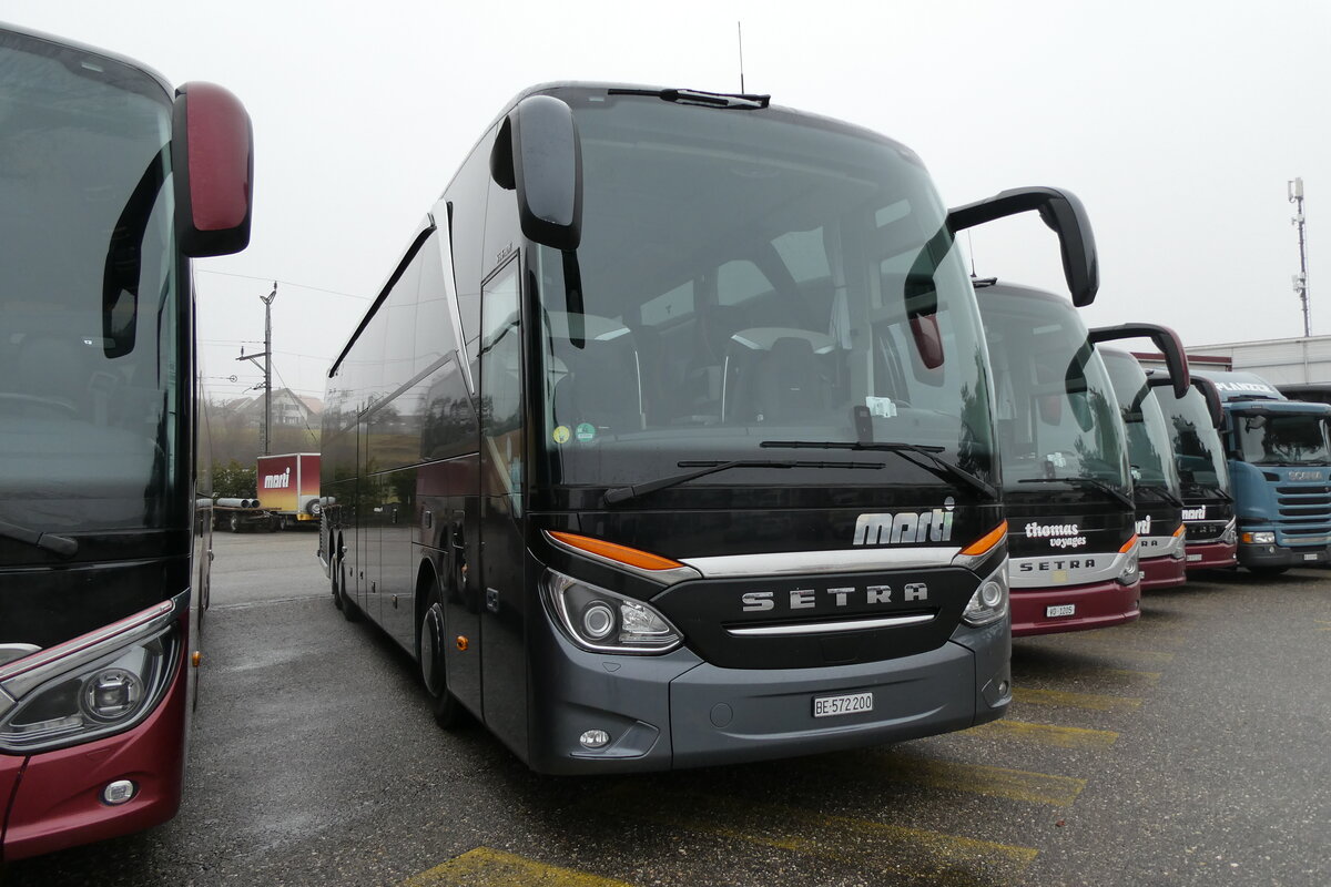 (284'710) - Marti, Kallnach - BE 572'200 - Setra am 7. Februar 2026 in Kallnach, Car-Terminal