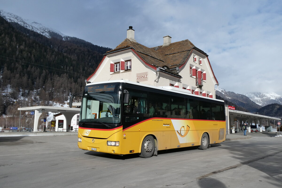 (284'782) - PostAuto Zentralschweiz - Nr. 406/OW 10'006/PID 5538 - Irisbus (ex Nr. 3; ex Dillier, Sarnen Nr. 3) am 10. Februar 2026 beim Bahnhof Zernez