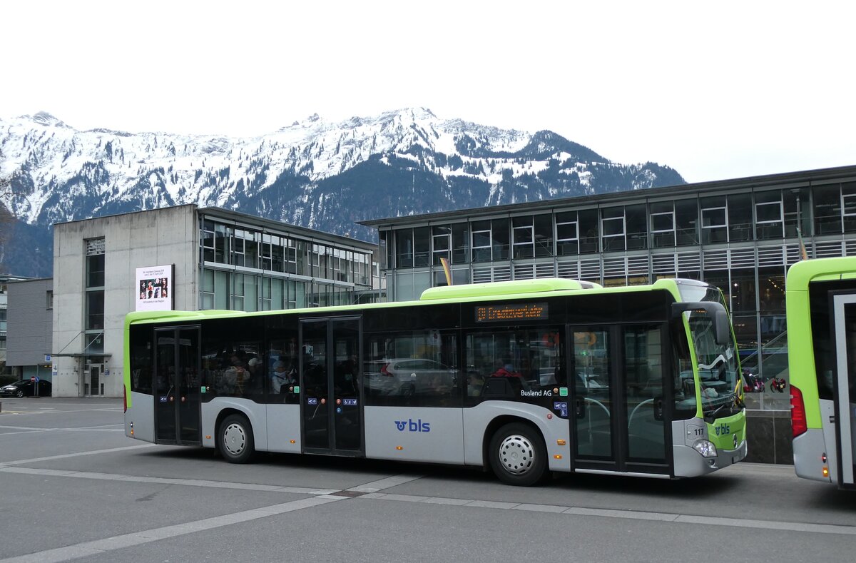 (285'891) - Busland, Burgdorf - Nr. 117/BE 828'117 - Mercedes am 4. April 2026 beim Bahnhof Interlaken Ost