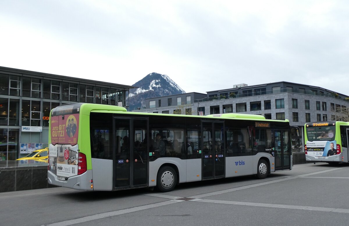 (285'892) - Busland, Burgdorf - Nr. 117/BE 828'117 - Mercedes am 4. April 2026 beim Bahnhof Interlaken Ost